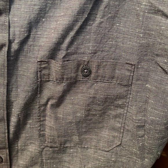 Travis Matthew short sleeve button up size L - Picture 3 of 4